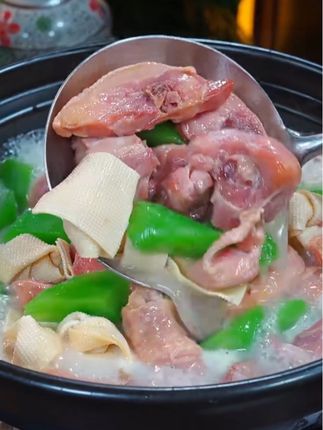 江南农家下饭菜!腊鸡腿烧百叶结,又鲜又香,好吃到飞起,特别的下饭#妈呀太香了 #腊味 #腊鸡腿#美味又下饭 #下饭菜