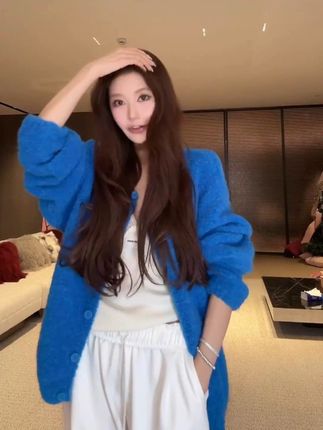 双十一狂欢价!【惊艳住!】实物更美!克莱因蓝保暖圆领针织开衫 #高级感穿搭 #显瘦穿搭 #好穿又好搭 #谁穿谁好看  #温婉