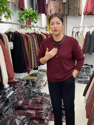 今天又到货500件,棉线的长T很舒服,福利价35米,数量有限 卖完为止,超值!