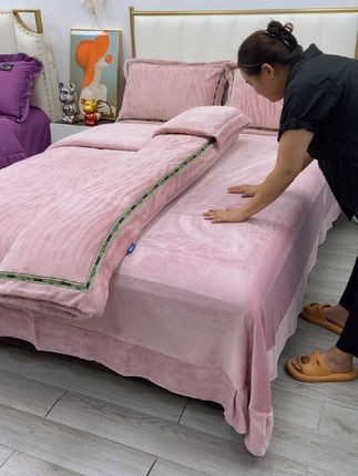 #雕花牛奶绒四件套 #加厚保暖 #不掉毛不掉色不起静电 #床上用品
