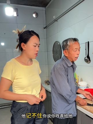 这个家庭也只有爸爸心疼我,我心疼爸爸,看我一天没吃饭爸爸给我蒸了我爱吃的贝贝南瓜,吃起来粉面甘甜超好吃#粗粮 #太好吃了 #贝贝南瓜