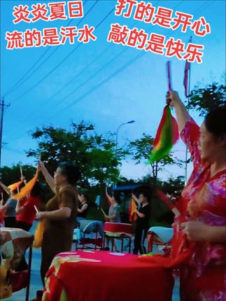 #上热门话题🔥🔥🔥 炎炎夏日,美女们流的是汗水,打的是开心,敲的是快乐。舞动风采,跳出激情,快乐常在。记录团队美女们打鼓日常。