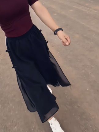 #穿出自信穿出美丽 新中式国风裙裤女夏2025新款爆款高腰垂感宽松九分冰丝雪纺阔腿裤#高端大气 #洋气减龄 #面料柔软舒适 #点击小黄车直接购买
