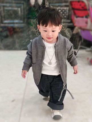 这个开衫真的百搭,搭啥都好看的感觉#萌娃穿搭 #人类幼崽 #高品质童装 #萌娃 #人类幼崽成长记 @DOU+小助手