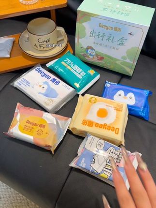 十一要出门旅游的,德佑这出行礼盒真可以备上。关键是价钱还这么划算,里面啥都能用得上,真的值!#十一出游 #出差旅行必备 #纸巾 #带娃必备 #旅游必备