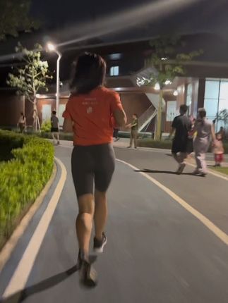 #夜跑🏃 夜跑22.22公里结束啦:这是啥鬼天气太热了:根本就跑不动:累得够呛。#夜晚的美景