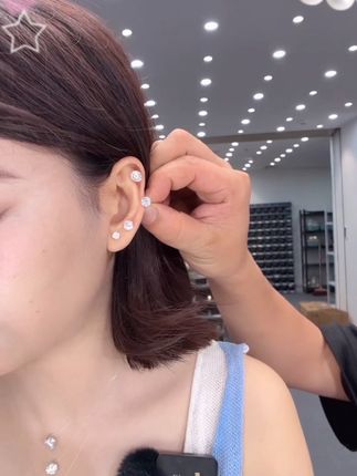 恒美娜 925银莫桑石耳饰 四爪纯银耳钉 耳骨钉养耳洞 免摘#耳饰搭配 #耳饰控 #精美耳饰 #时尚饰品 #耳钉