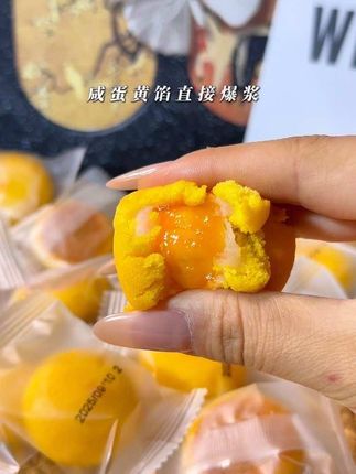 6.99/20个箱的爆浆小软蛋糕!蛋黄风味一口沦陷!好吃不贵#谁懂这一口的含金量 #追剧小零食 #拉瓦拉爆浆小软