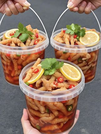 三只松鼠酸辣无骨鸡爪,这价到手一罐2斤装,好吃划算!,料超足每一个个头肥美肉厚Q弹有嚼劲,酸酸辣辣的超好吃!#三只松鼠#酸辣无骨鸡爪#好吃到停不下来#解馋@抖加🔥上热门🔥dou+🔥热点宝