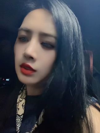余华曾说过:活着,就要逢山开路,遇水架桥。自渡是能力,渡人是格局,睡前原谅一切,醒来便是重生。人生路上,我们皆是孤独的行者..#唯有音乐解千愁 #唱歌给你听