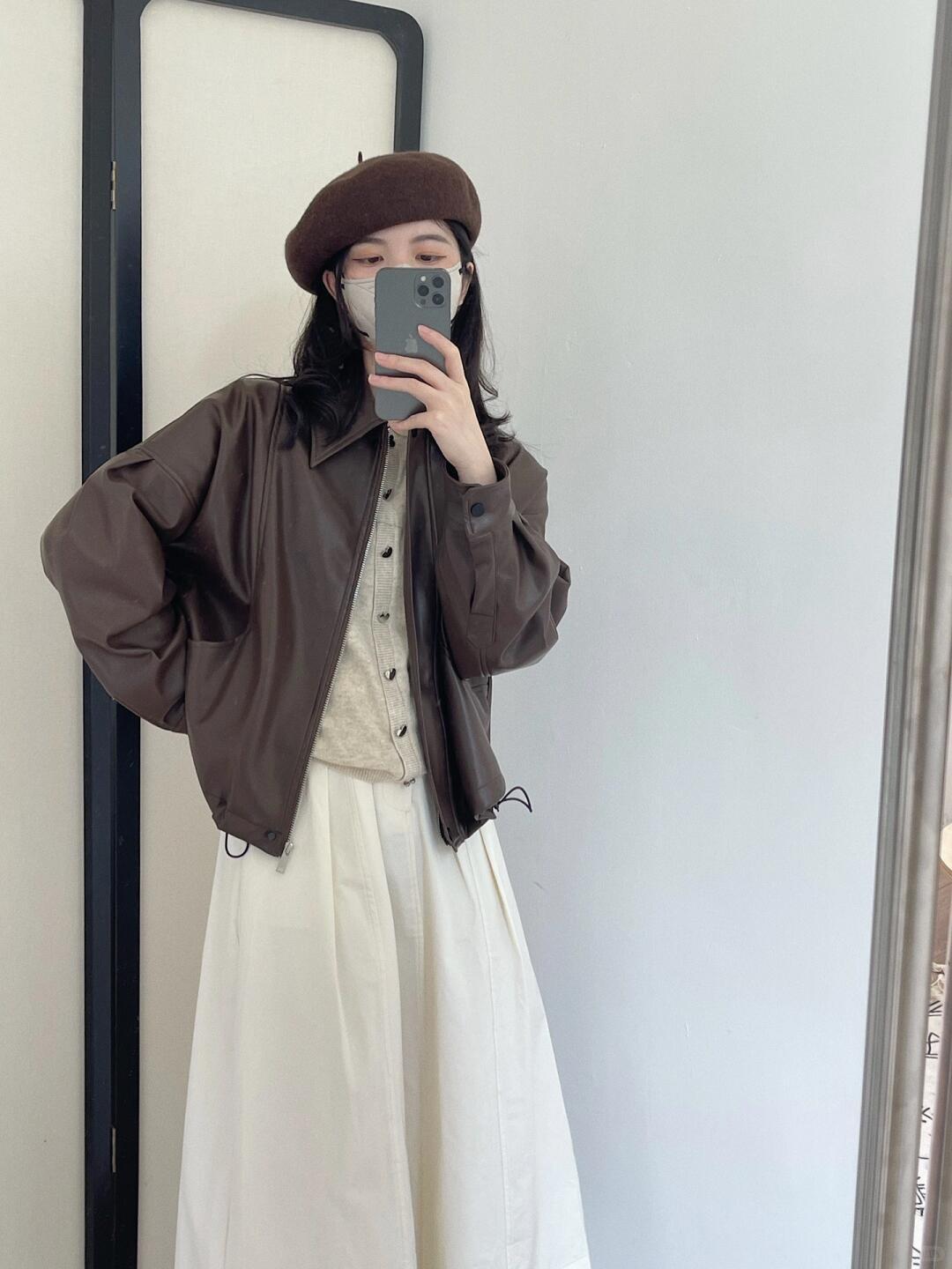 谁说皮衣一定要是黑色,棕色太有气质。#今日穿搭 #穿搭女装 #高级感穿搭 #简约大气 #基础款也能穿出高级感 新款日系复古翻领单排扣皮衣女2025年秋季PU皮皮夹克长袖外套潮