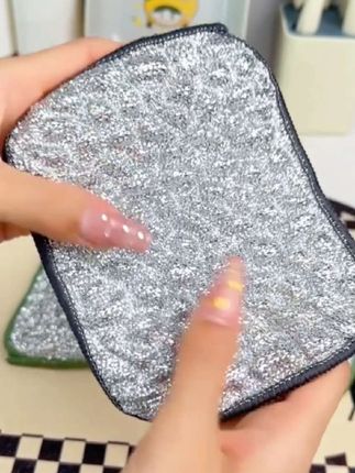 这种海绵擦你见过吗?它可不是普通的海绵擦,它是双层加厚的,而且一面是银丝百洁布,另外一面是特厚海绵。像这样的双层加厚海绵擦,不仅能够轻松去污,而且还特别耐用。#洗碗双层百洁布 #钢丝洗碗布