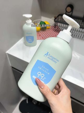 这么好用的内衣洗衣液,我居然现在才发现! 袋鼠妈妈内衣专用洗衣液,它可以祛除顽固污渍除螨抑菌!99%有效抑菌,给我们满满的安全感! 袋鼠妈妈是一个孕妇都能用的品牌,快给家人安排吧!#袋鼠妈妈内衣洗衣液#内衣洗衣液#洗护好物 #好物推荐🔥