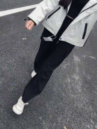 时间不断的筛选身边的人和事 过去事过去人,笑笑就好,现在事现在人,尽力就好,未来事未来人#秋冬穿搭