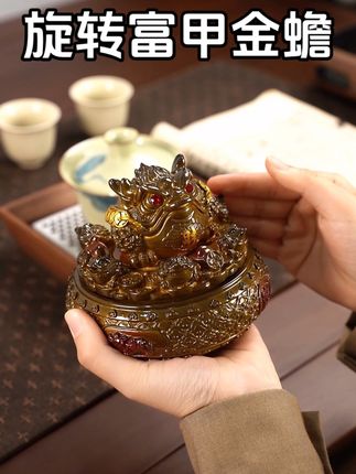 它可不是一般茶宠,它叫转变富甲金蝉,金光闪闪特别漂亮#变色茶宠#茶宠摆件 #茶生活#三足金蟾