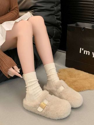 谁能拒绝冬天脚踩“云朵”的快乐?#毛毛拖鞋 #毛拖鞋外穿