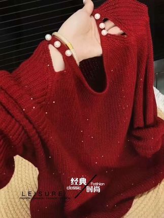 秋天衣柜里要是少了这件针织上衣,真的会后悔!今年秋季新款,还是超有格调的小众设计,穿上身秒变氛围感美人,时髦感直接拉满~它的百搭属性!配牛仔裤是随性韩系风,搭休闲裤显利落干练,配短裙又多了点小俏皮,怎么穿都好看,完全不用费心想搭配, 现在这天气穿正合适,不冷不热刚刚好,早晚微凉套上它,舒服又有范儿。三分钟就能搞定出门look,轻松摆脱路人感!还等啥,赶紧入手,早穿早美~还有国庆节朋友结婚订婚穿上它也是很喜庆的哟!#氛围感针织衫推荐 #针织衫 #毛衣穿搭 #早秋穿搭三分钟出门不是梦 #秋季针织衫推荐
