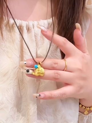 这款墩墩象项链也太可爱了吧!#小众设计感 #锁骨链 #女人喜欢的饰品 #抽拉式项链#配饰的重要性