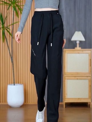 好穿又好看的男女同款雪地裤,冬季必备一条过冬 男女同款加绒加厚防风裤 雪地裤 六防面料真的嘎嘎好,还防水防油又耐磨,这价格太值了#加绒裤子 #裤子 #冬季裤子 #休闲裤 #一条过冬