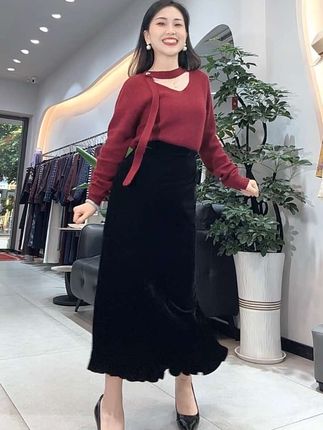 衣服从不是遮掩年龄的幕布,而是书写人生新章的钢笔,在每日穿搭的仪式感里,找回被柴米油盐暂时寄存的,少女心气与女王底气💃💃#李亿碗 #穿搭 #秋季上新 #穿搭分享 #品质女装