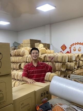 鸡蛋花篮厂家直销,推荐花店老板下单这个木片材质的大篮子,因为尺寸大,价格低,款式好看。