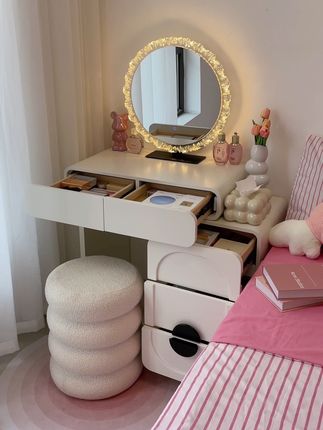 烤漆款的妆台,越看越喜欢。#爱了爱了 #提升幸福感好物 #今日分享 #化妆台 #女孩子花点钱怎么啦