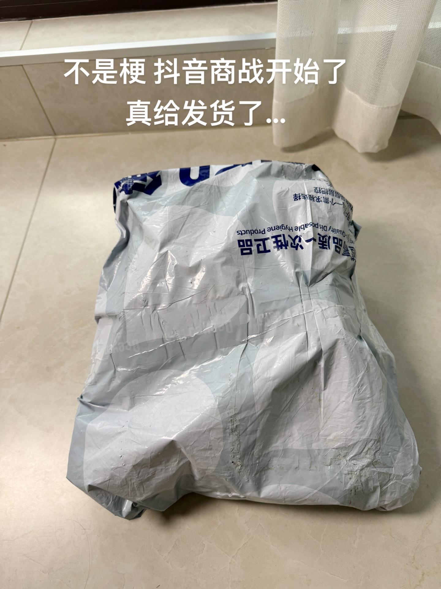 天呐‼️我不允许还有人不知道. 现在的年轻人擦屁屁几乎都不用卫生纸了 既擦不干净,还会有臭味。现在都流行用湿厕纸,它可比纸擦的干净多了,男生女生都能用。纸又大又厚实,尤其是咱们女生生理期的时候,擦完比水洗的还要舒服,还有有痣青年.别提多舒服了.而且是可溶于水的,用完直接扔马桶冲掉,卫生间也不会有异味。#湿厕纸 #好物推荐🔥 #超便宜超划算 #湿厕纸推荐 #用纸