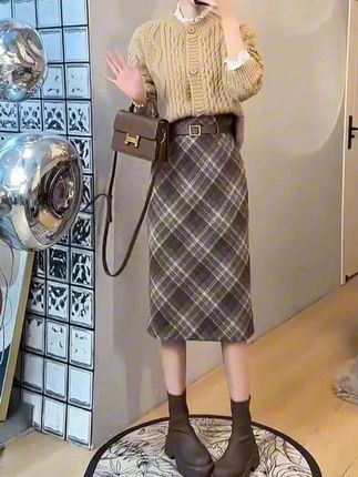格子控的姐妹们看过来,秋冬新款毛呢 格子半身裙搜 高腰A字包臀开叉复古长裙 #毛呢半身裙 #格子半身裙 #好物分享
