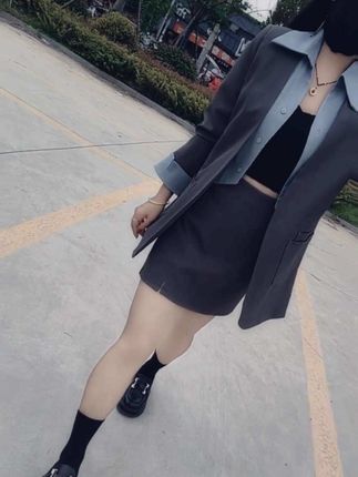 我可以穿正装,也可以穿潮牌,可以喝纯净水,也可以喝咖啡,可以很强势,也可以很温柔,凡事没有绝对,取决于你是谁.#穿出高级感 #气质范 #通勤搭配 #职业风穿搭
