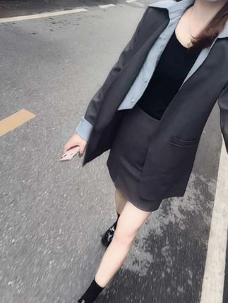人性的丑陋就是,需要你的时候百般讨好,不需要你的时候,翻脸无情。#今日穿搭 #西装套装 #职场穿搭 #气场全开 #女神范