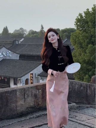 春季复古风盘扣上衣开叉半身裙两件套女御姐气质新中式国风套装裙#新中式 #改良旗袍穿搭 #小个子穿搭 #国风古韵 #气质范 @DOU+上热门