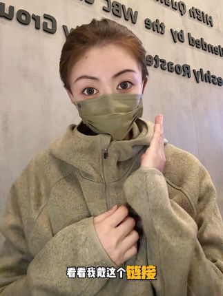 平时看着素颜也很美的人,说不定也悄悄戴了它 人多的地方,口罩一定要戴好,既安心又时髦! #美出高级感 #口罩显脸小技巧 秋冬必备美拉德色系独立包装更卫生随手一戴就是时尚单品! #时尚口罩 #出门必备 #颜值与防护并存