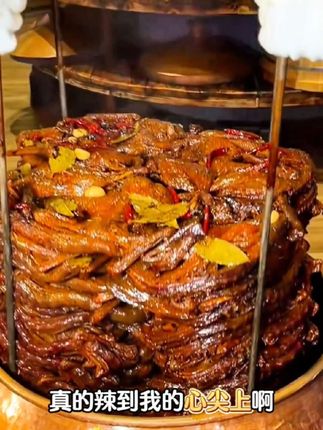 湖南特产手撕#酱板鸭!肉质紧实丝丝入味!酱香浓郁越吃越好吃!#湖南酱板鸭 #妈呀太香了 #开袋即食 #好东西一起分享