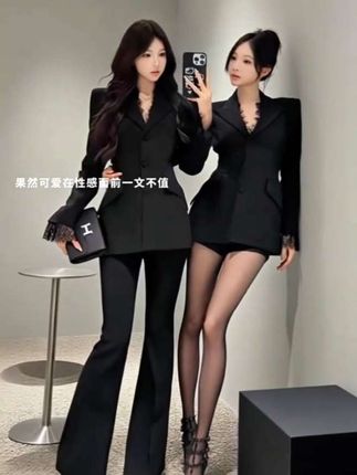 #上热门🔥 早春穿搭轻奢V领拼蕾丝气质修身收腰西装外套+微喇长裤套装#气质穿搭 #谁穿谁漂亮#开秋穿搭 #气质女神