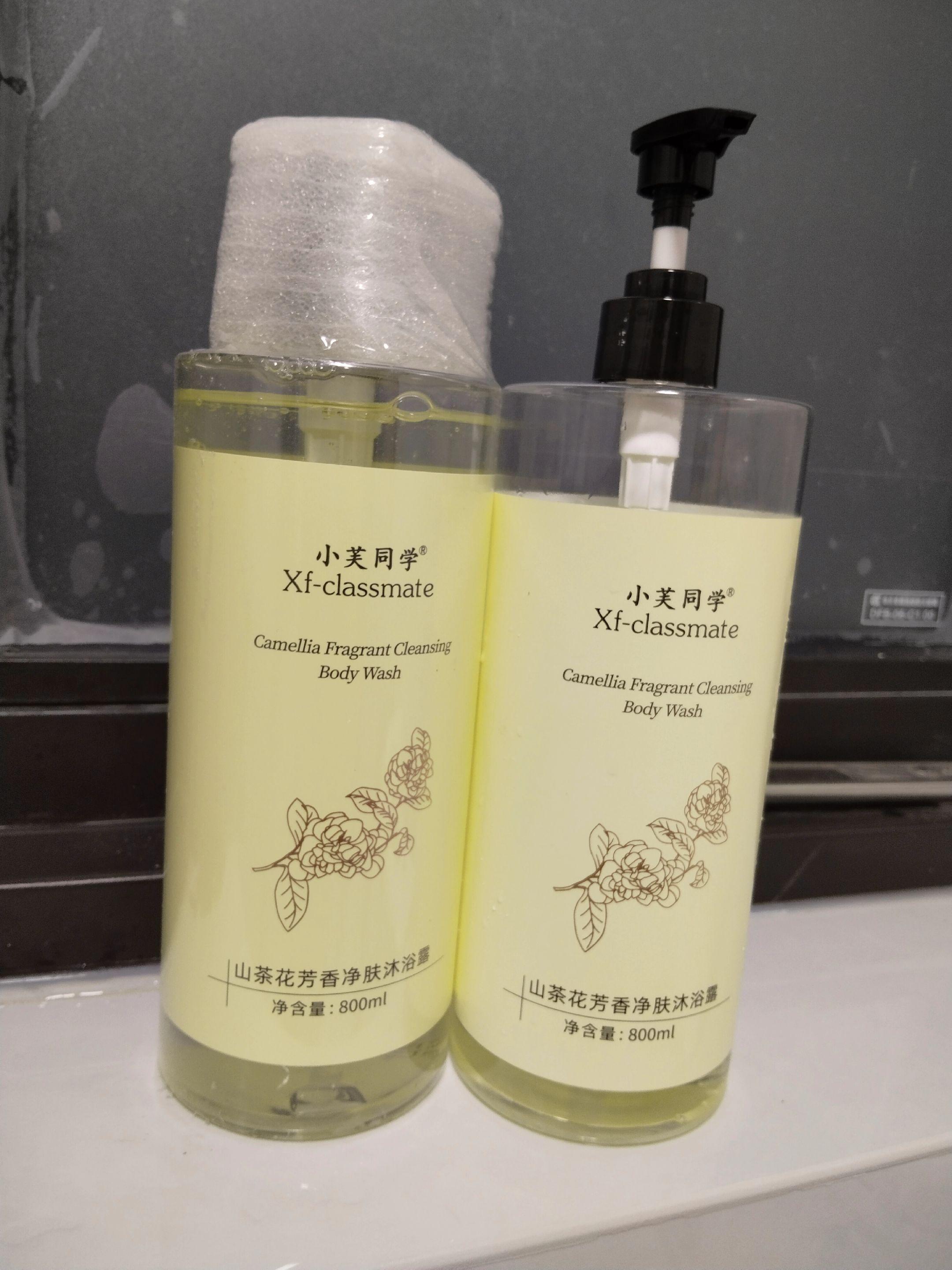 洗澡总觉得少点啥?小芙同学沐浴露帮你搞定!它有特调的迷人香氛,洗完后,高级香气萦绕,留香超持久,被窝、衣物都被染上淡雅香味,不用喷香水,走路自带“香风” 。 添加天然植萃,清洁时还能给肌肤补充营养,干皮、油敏肌都适配。洗完皮肤滑溜溜,不紧绷不拔干。而且它是大容量家庭装,一瓶满足全家需求,性价比拉满!#小芙同学沐浴露 #山茶花 #沐浴好物 #好物推荐🔥 #自用好物分享