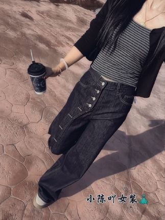 我喜欢单曲循环一首歌,直到听腻,就像我会偏执的喜欢一个人,直到他再也不值得我喜欢的那一天#牛仔裤 #牛仔阔腿裤 #显高显瘦显腿长