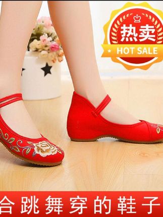 老北京布鞋绣花鞋,民族风舞蹈鞋, #女鞋 #软底软面穿上超舒服 #脚宽脚胖都可以 #舒适养脚 #哎呦喂你鞋真好看