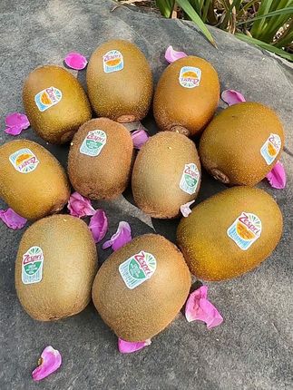 夏日炎炎~有你真甜!🥝 无论是早餐时搭配酸奶开启活力满满的一天,还是下午茶时当作甜蜜的慰藉,又或是晚餐后帮助消化,佳沛奇异果都是巨好吃。现在就把这份来自新西兰的甜蜜与健康带回家吧!#香甜可口 #软糯多汁 #孕妇水果 #老少皆宜 #佳沛奇异果