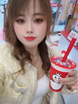 在你附近 又刷到我了吧 来约杯奶茶嘛 #一杯奶茶的快乐 @百威啤酒 #和王嘉尔BUCK拍大片