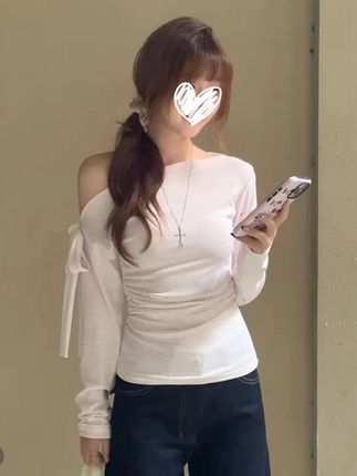 (有运险)1203-条纹斜肩长袖T恤女秋修身显瘦纯欲打底绑带露肩上衣#条纹斜肩上衣#百搭#修身显瘦#绑带上衣#早秋新款