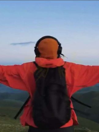 我终会翻过山海见花开,把命运赐的伤害统统释怀!#翻过山海见花开