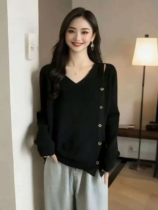 春秋款大码设计感露肩V领长袖针织衫,春秋胖M宽松显瘦百搭洋气打底上衣#长袖衬衫 #打底上衣 #百搭上衣 #女装 #谁穿谁好看