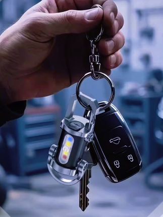 全金属钥匙扣迷你强光手电筒,还可以给手机充电#钥匙扣灯 #多功能手电筒 #强光手电 #苏超搭子有伊利 #新奇特创意