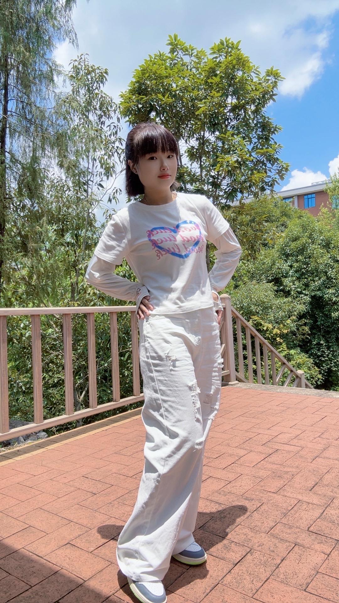 情绪这个东西,真不好控制,开心的时候,空气都是甜的,心烦的时候 连呼吸都是困难的#小个子女生