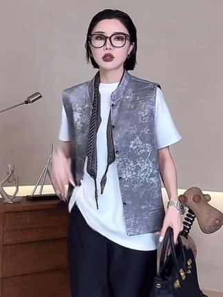 #马甲 #马甲外套 #新中式穿搭 #高级感穿搭 #显瘦穿搭 @DOU+小助手
