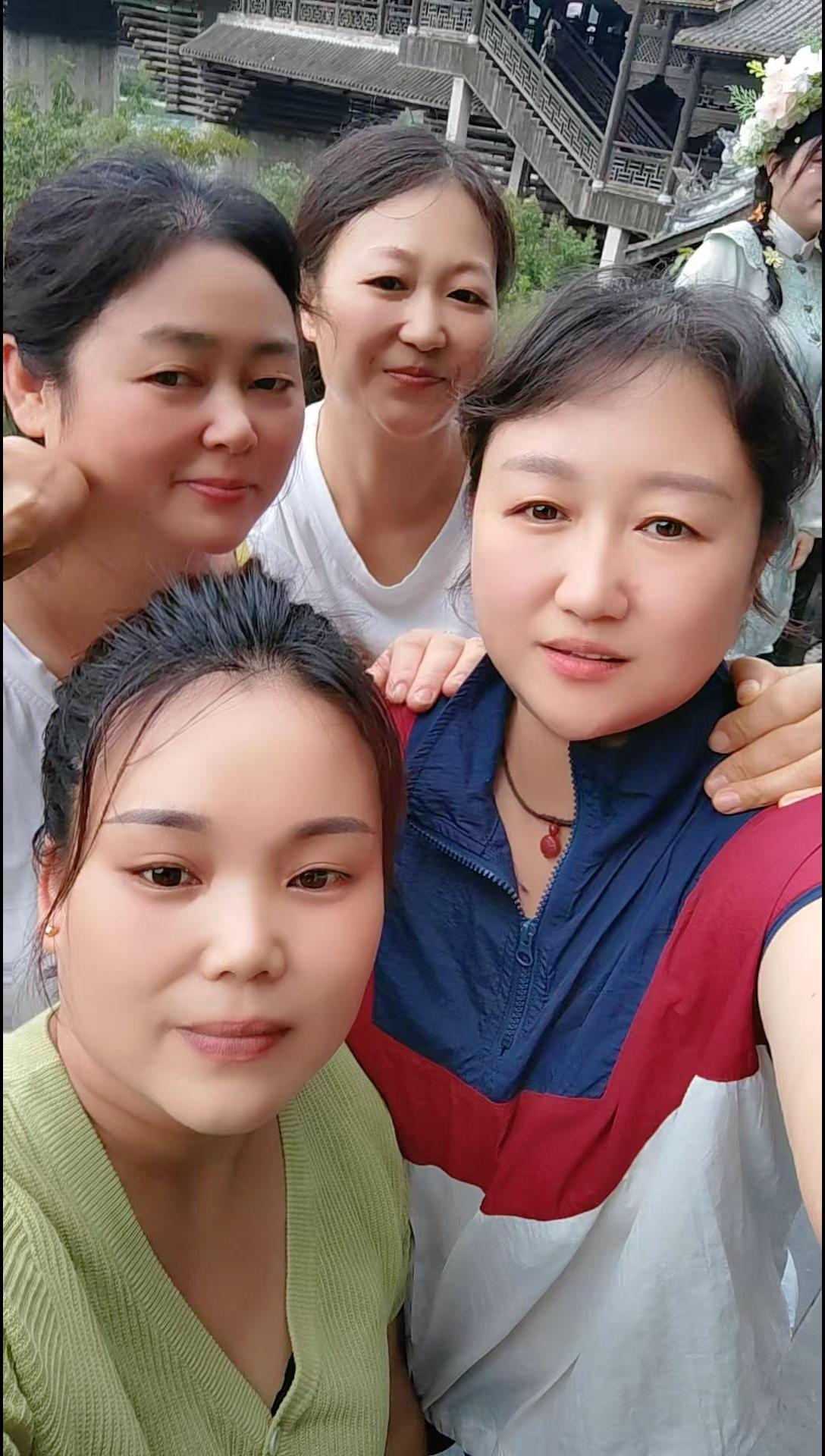 茫茫人海,有幸相遇,一起工作一起欢笑一起吵闹,是一种难得的缘分,感恩遇见,我最好的同事