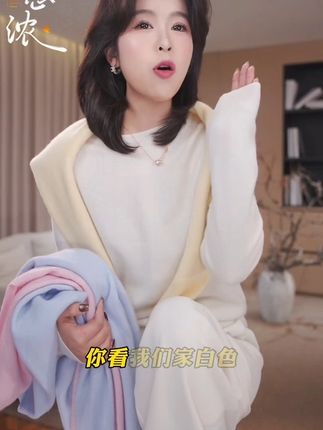 琥珀流光风,时尚圆领针织毛衣#品质女装 #洋气减龄 #精致优雅 #谁穿谁好看系列 #针织毛衣