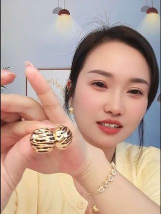 美拉德小豹纹#耳饰搭配 #强烈推荐 #时尚饰品 #配饰的重要性