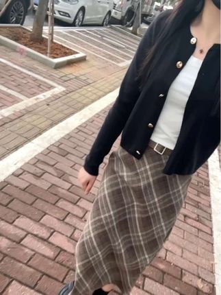 其实女人要的很简单,你越懂她,她越温柔,你越宠她,她越离不开你。别跟她讲道理,道理她都懂只是缺你哄,别到最后别赢了道理,而输了她