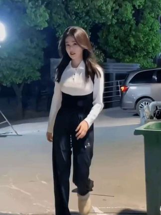 一个好的体态才是普通女生变美的关键,难怪女神#白鹿 在片场都要佩戴~#优雅仪态 #气场全开
